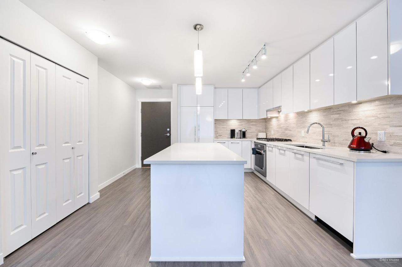 Aries Palace, Luxury Residential Condo In City Of Richmond Dış mekan fotoğraf
